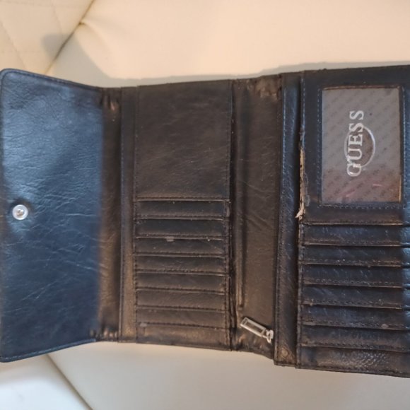 Guess Wallet Clutch - 22 Pockets / two zippers. Snap Closure. Black / Grey - Picture 4 of 5